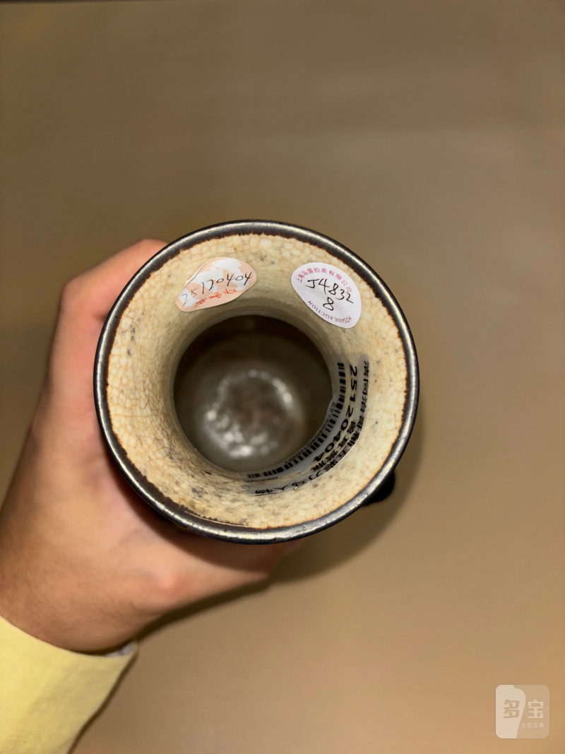 清晚期 哥釉粉彩人物纹瓶 - 图6